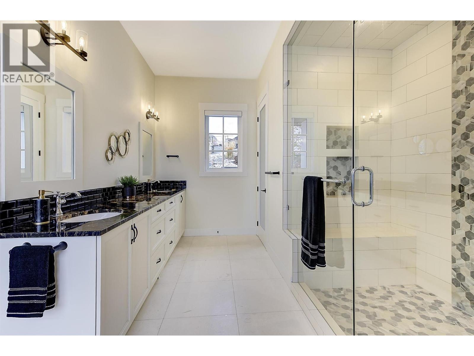 3279 Vineyard View Drive, West Kelowna, BC - Indoor Photo Showing Bathroom