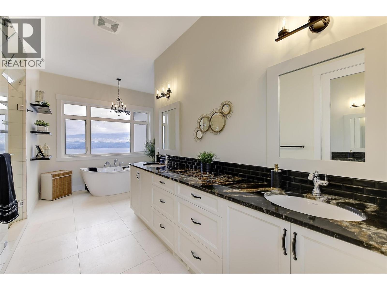 3279 Vineyard View Drive, West Kelowna, BC - Indoor Photo Showing Bathroom