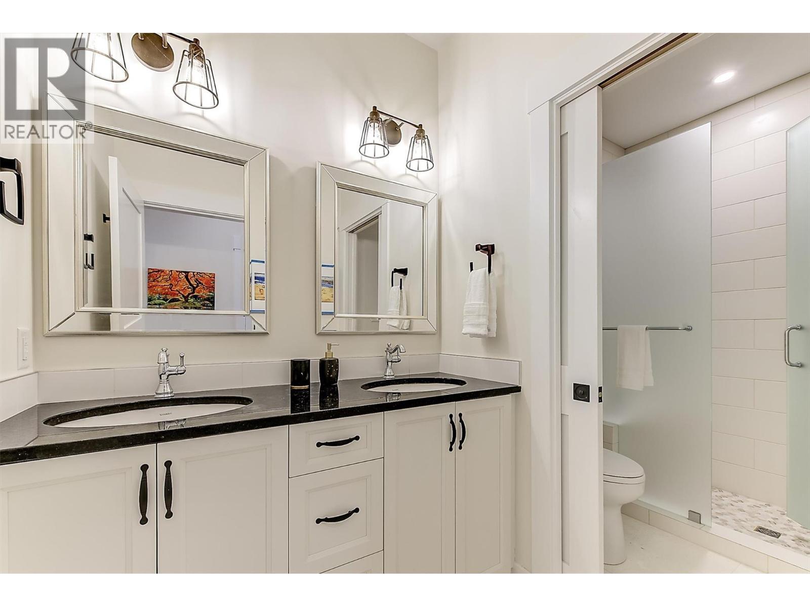 3279 Vineyard View Drive, West Kelowna, BC - Indoor Photo Showing Bathroom