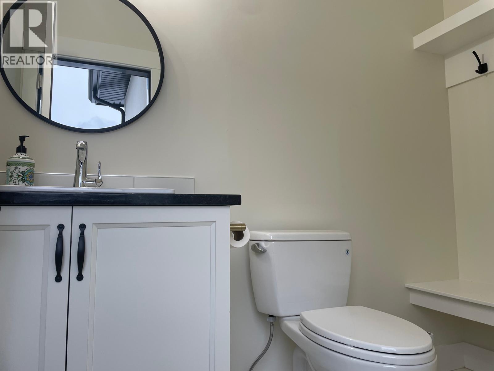 Pool bath and change rm - 3279 Vineyard View Drive, West Kelowna, BC - Indoor Photo Showing Bathroom