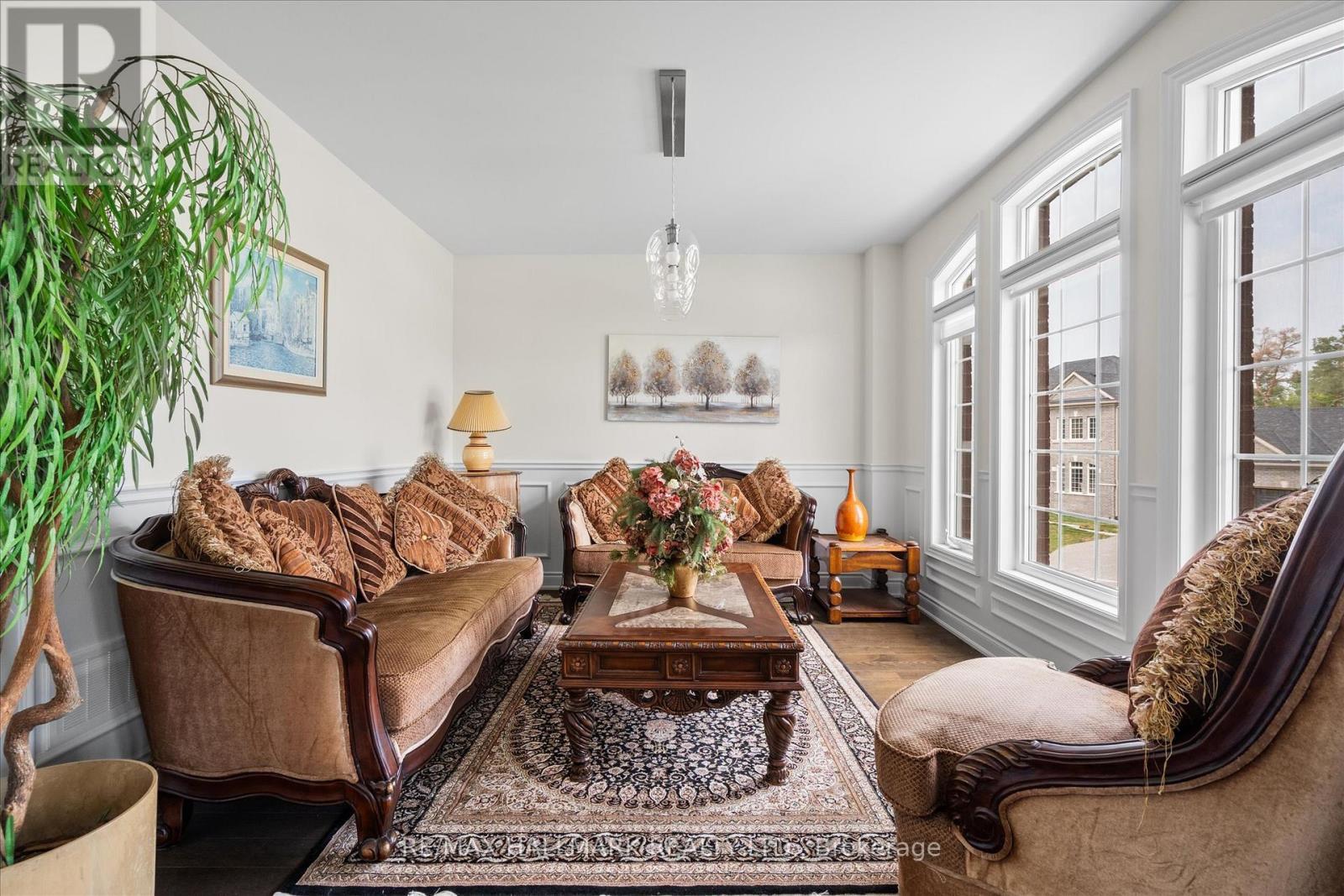 94 Ruby Ridge, Oro-Medonte, ON - Indoor Photo Showing Living Room