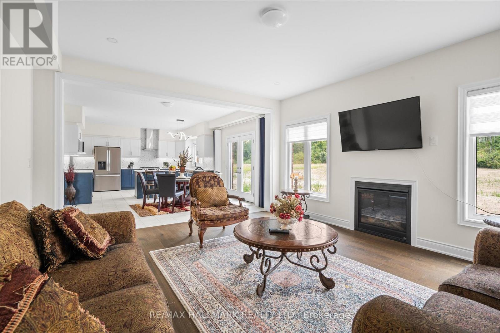 94 Ruby Ridge, Oro-Medonte, ON - Indoor Photo Showing Living Room With Fireplace