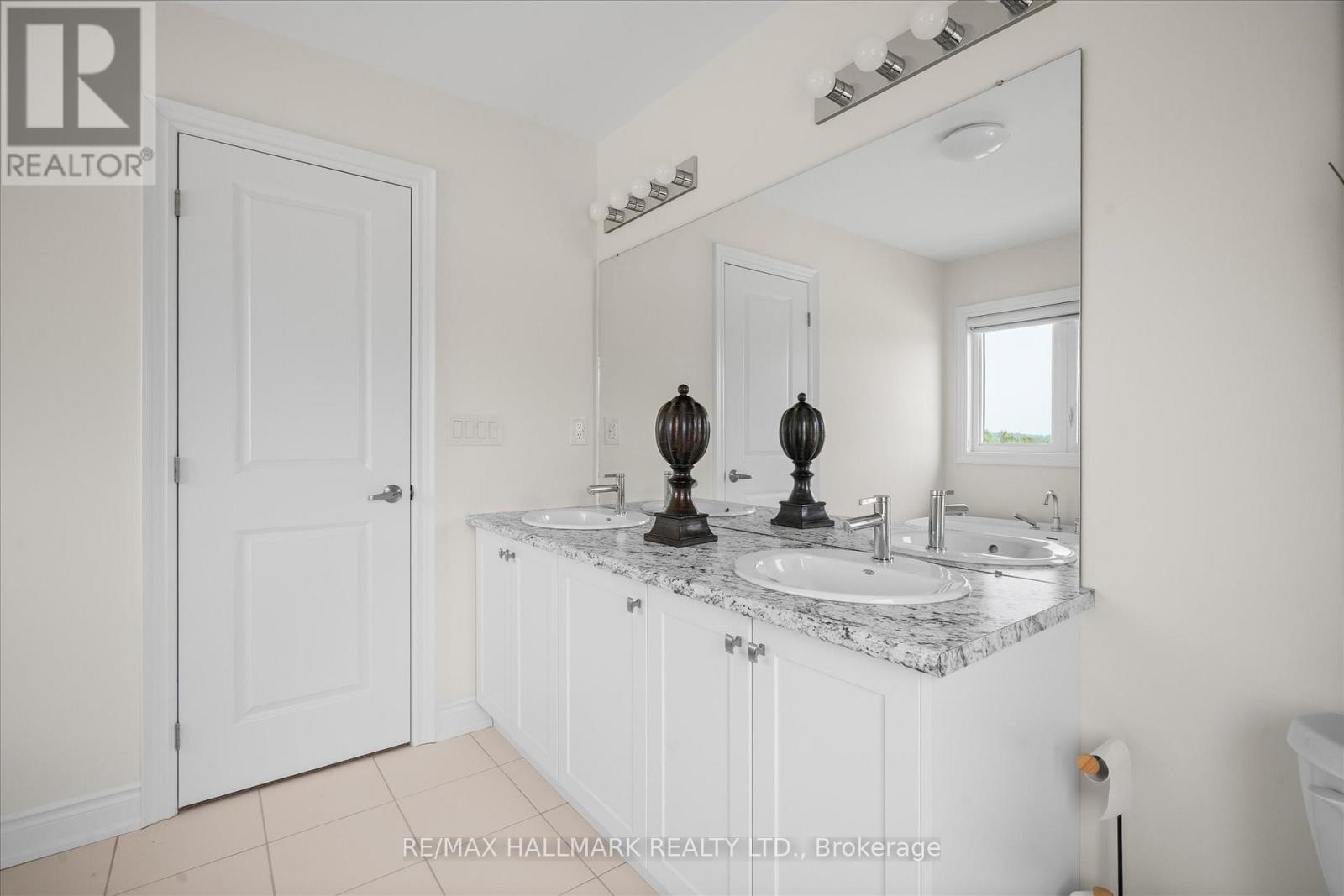 94 Ruby Ridge, Oro-Medonte, ON - Indoor Photo Showing Bathroom