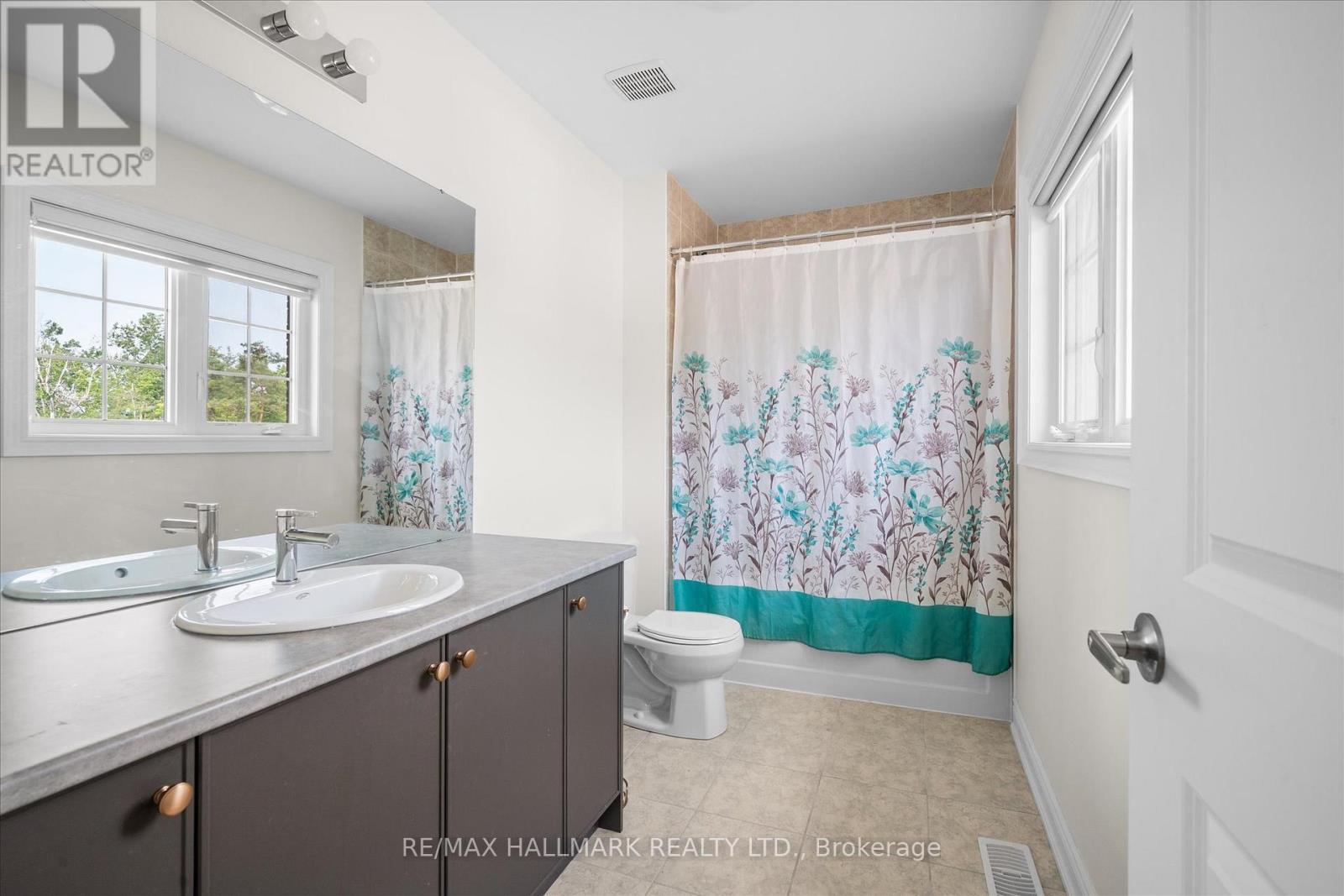 94 Ruby Ridge, Oro-Medonte, ON - Indoor Photo Showing Bathroom
