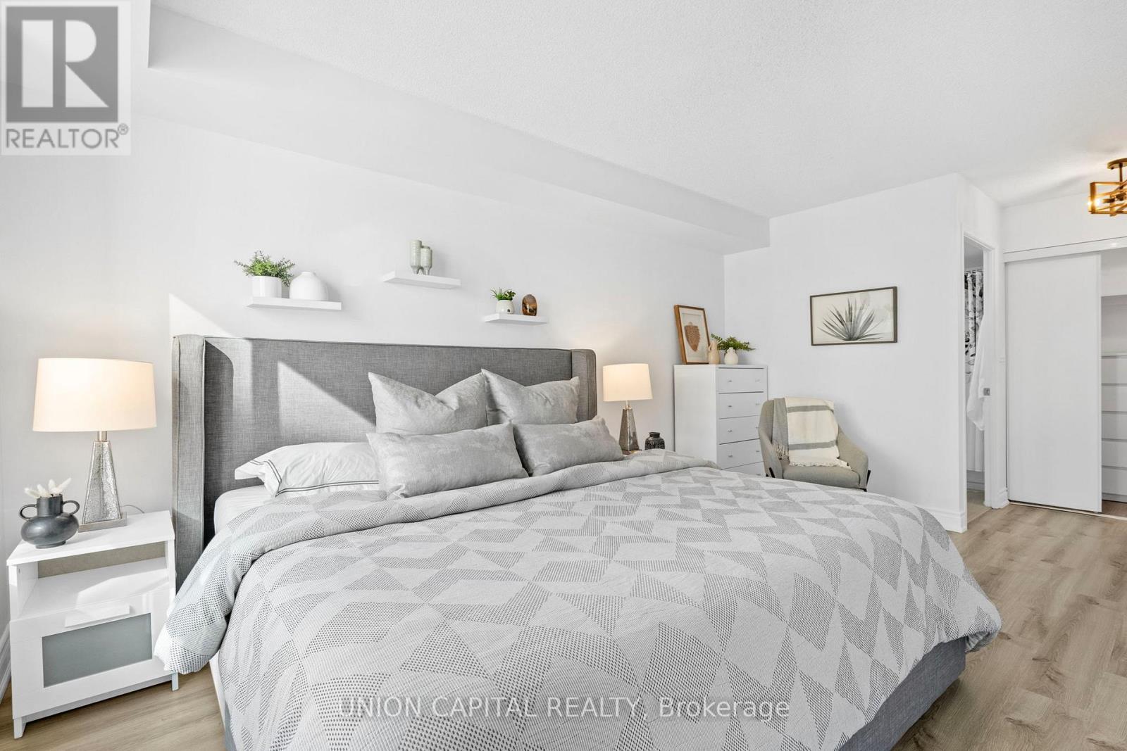 Lph17 - 39 Pemberton Avenue, Toronto, ON - Indoor Photo Showing Bedroom