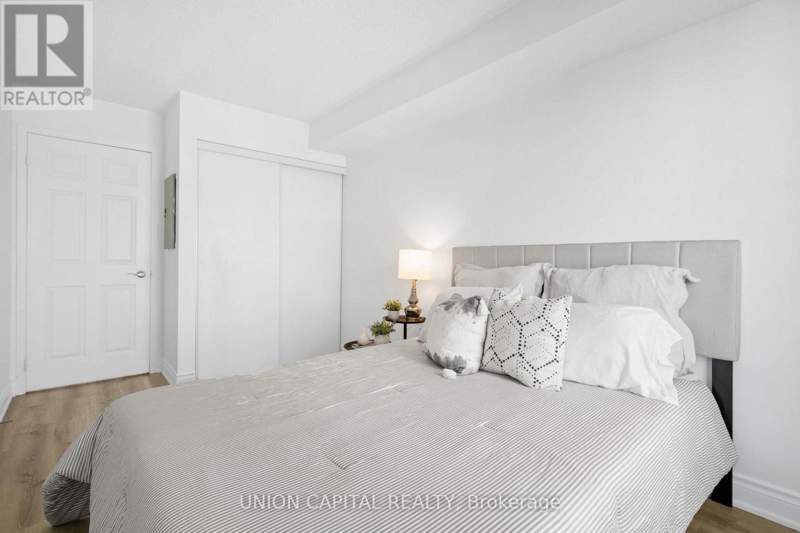 Lph17 - 39 Pemberton Avenue, Toronto, ON - Indoor Photo Showing Bedroom