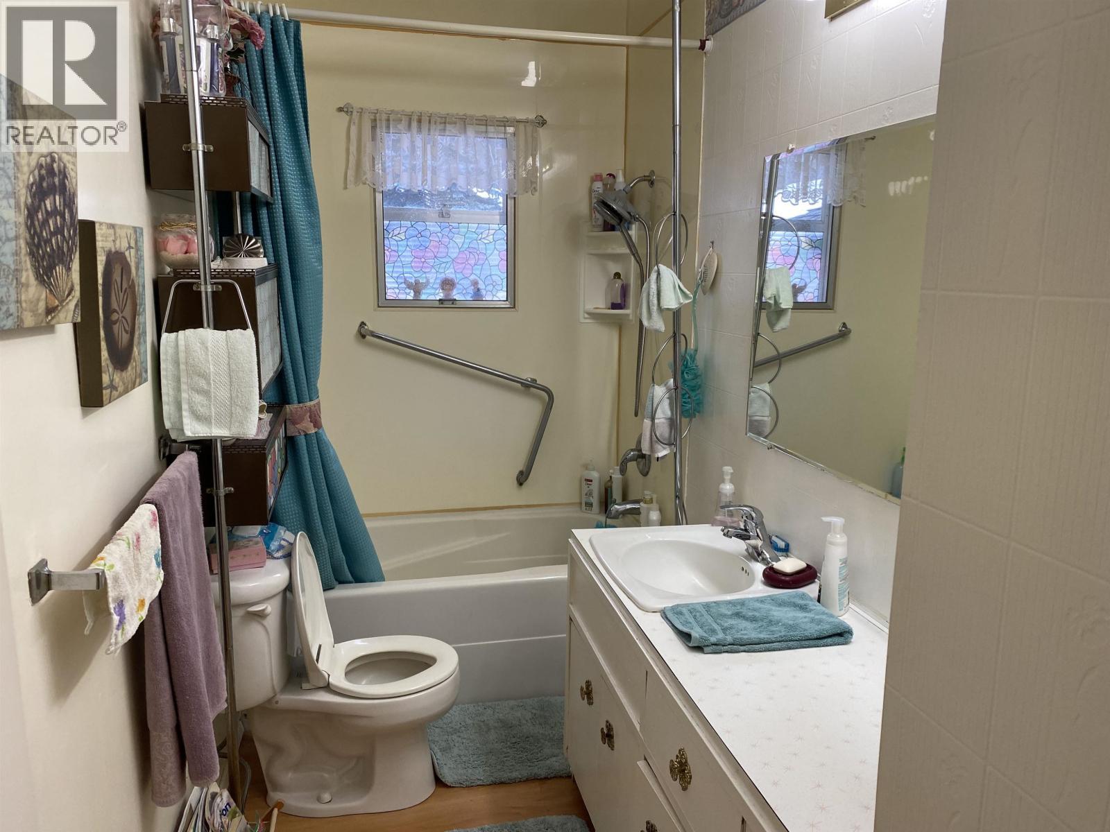 6248 E Purdue Road, Prince George, BC - Indoor Photo Showing Bathroom