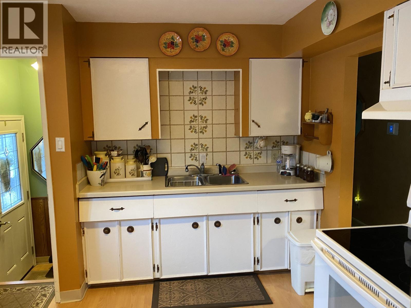 6248 E Purdue Road, Prince George, BC - Indoor Photo Showing Kitchen With Double Sink