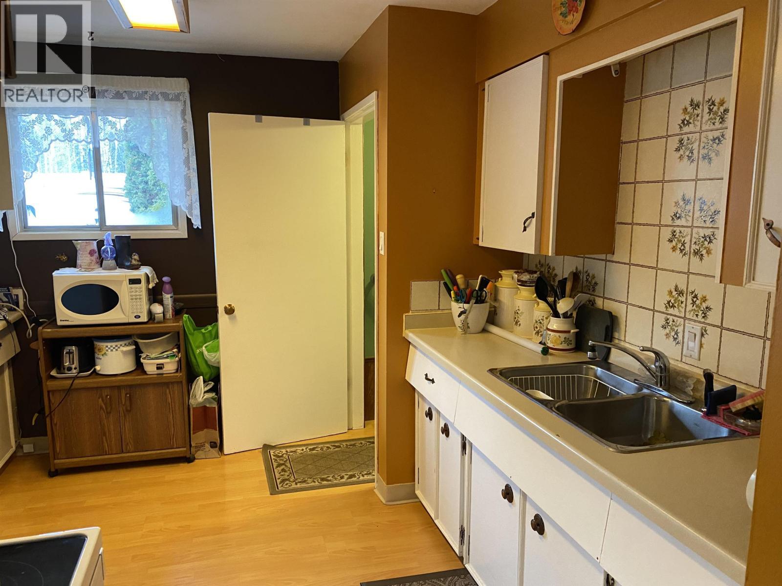 6248 E Purdue Road, Prince George, BC - Indoor Photo Showing Kitchen With Double Sink
