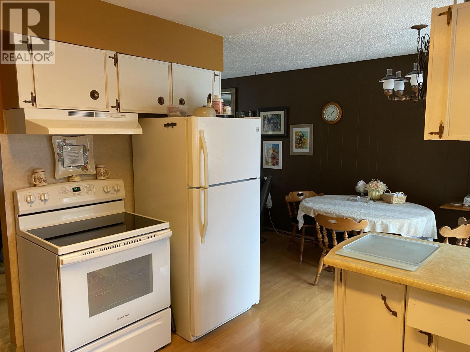 6248 E Purdue Road, Prince George, BC - Indoor Photo Showing Kitchen
