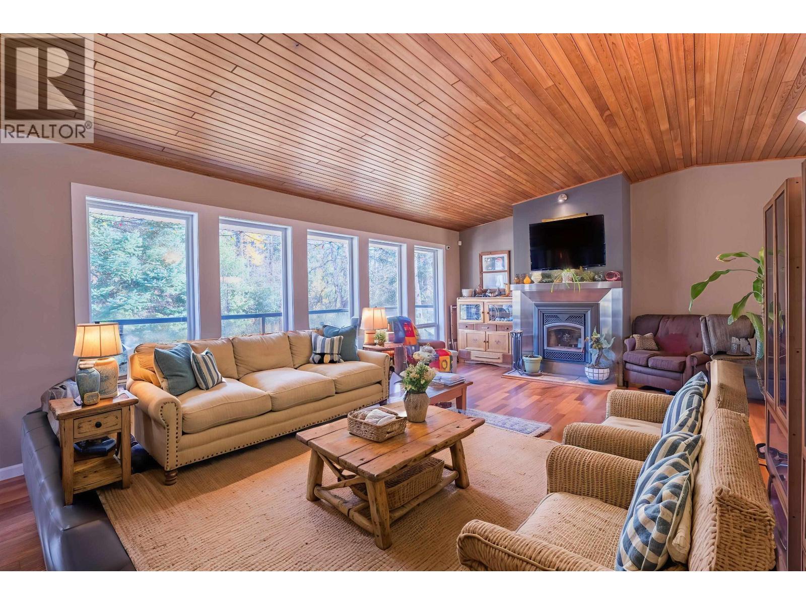 7125 Valleyview Drive, Prince George, BC - Indoor Photo Showing Living Room With Fireplace