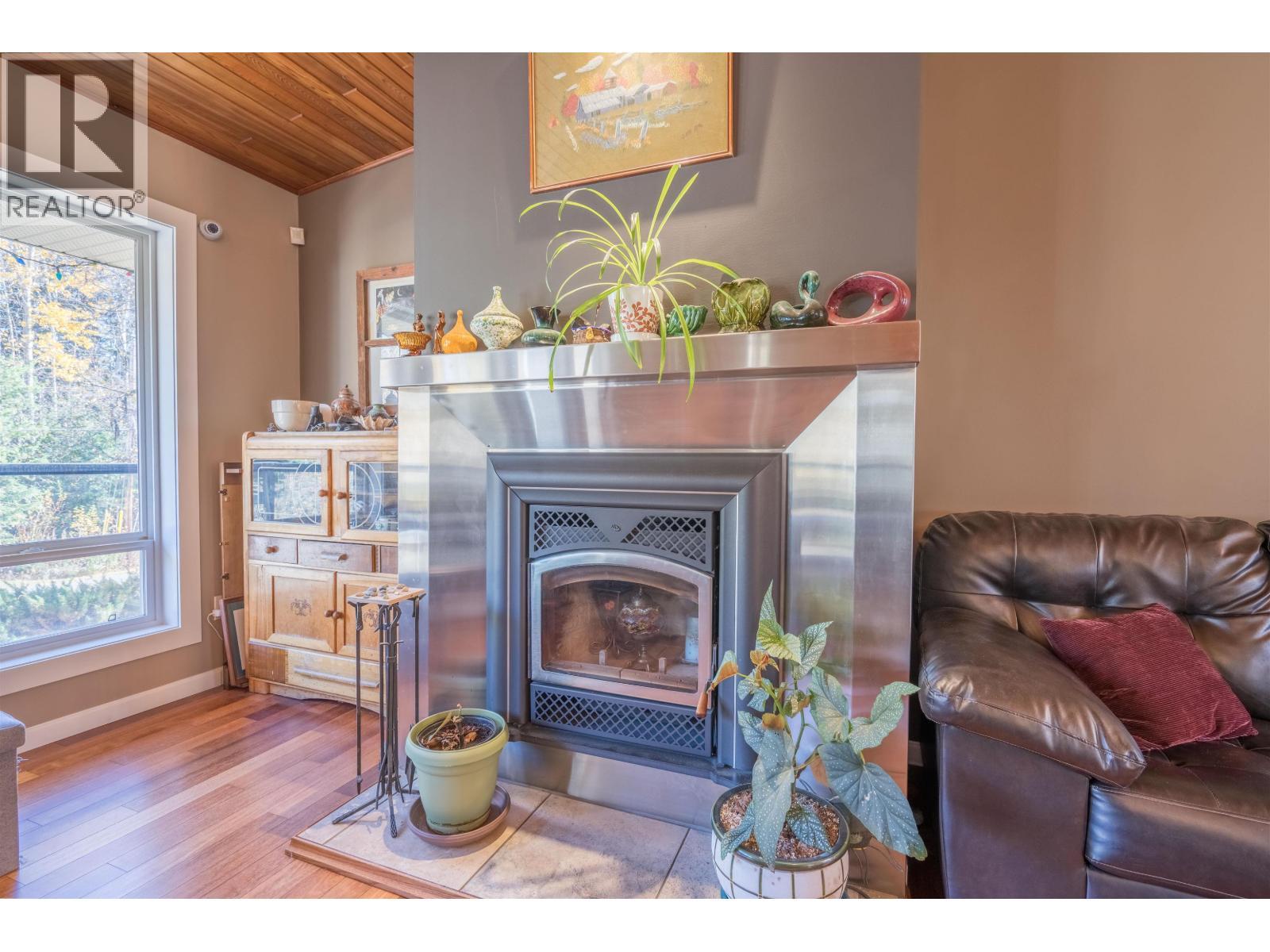 7125 Valleyview Drive, Prince George, BC - Indoor Photo Showing Living Room With Fireplace