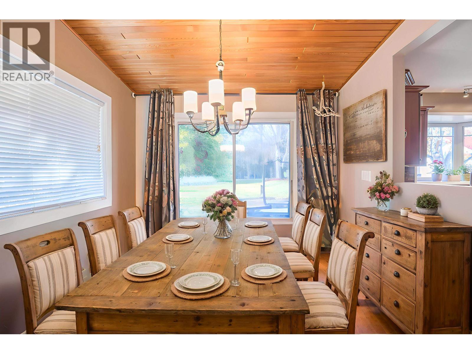 7125 Valleyview Drive, Prince George, BC - Indoor Photo Showing Dining Room
