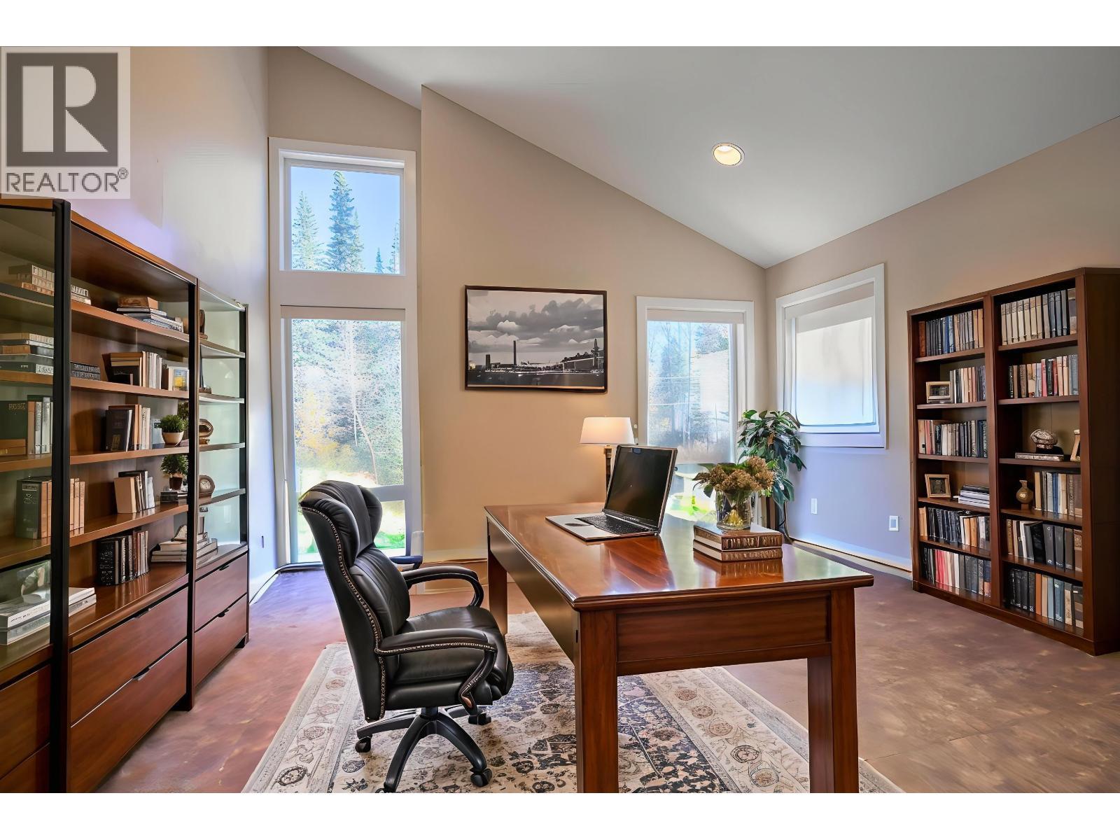 7125 Valleyview Drive, Prince George, BC - Indoor Photo Showing Office