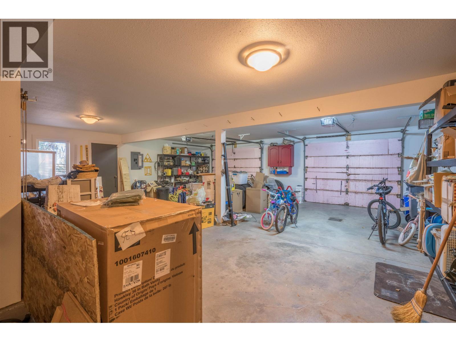 7125 Valleyview Drive, Prince George, BC - Indoor Photo Showing Garage