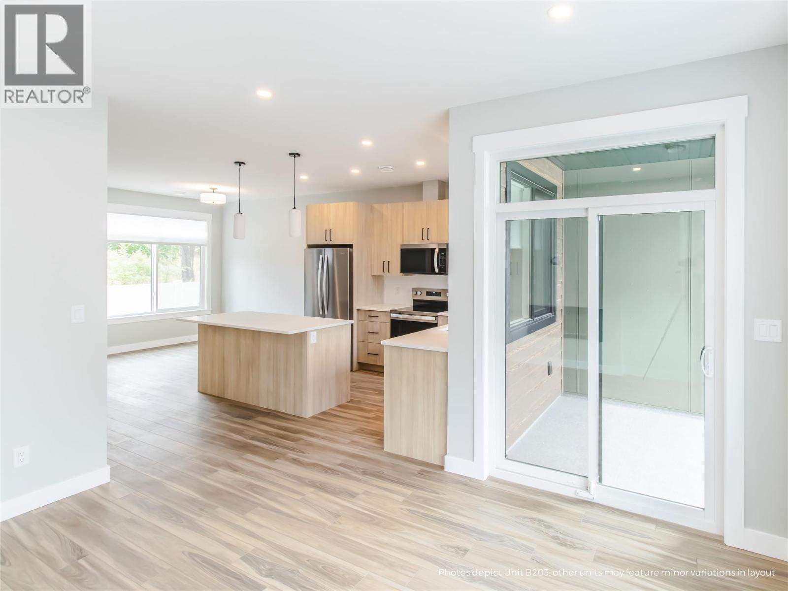 2110 11 Avenue Ne Unit# B205, Salmon Arm, BC - Indoor Photo Showing Kitchen