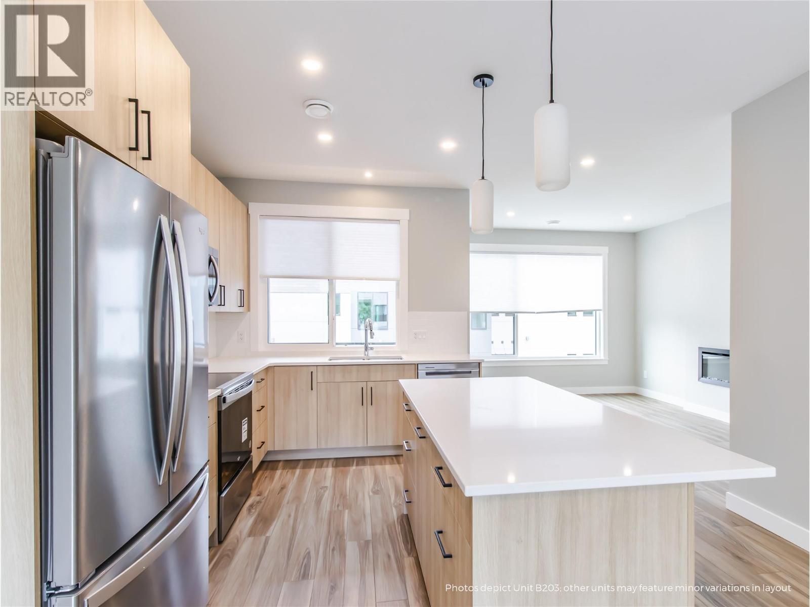 2110 11 Avenue Ne Unit# B205, Salmon Arm, BC - Indoor Photo Showing Kitchen With Upgraded Kitchen