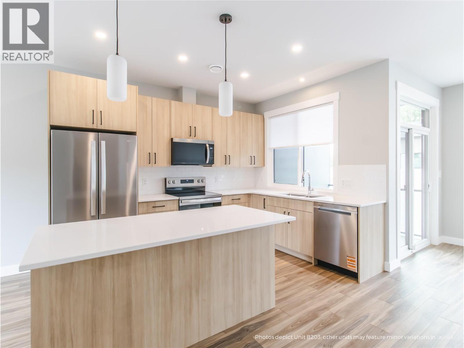 2110 11 Avenue Ne Unit# B205, Salmon Arm, BC - Indoor Photo Showing Kitchen With Upgraded Kitchen