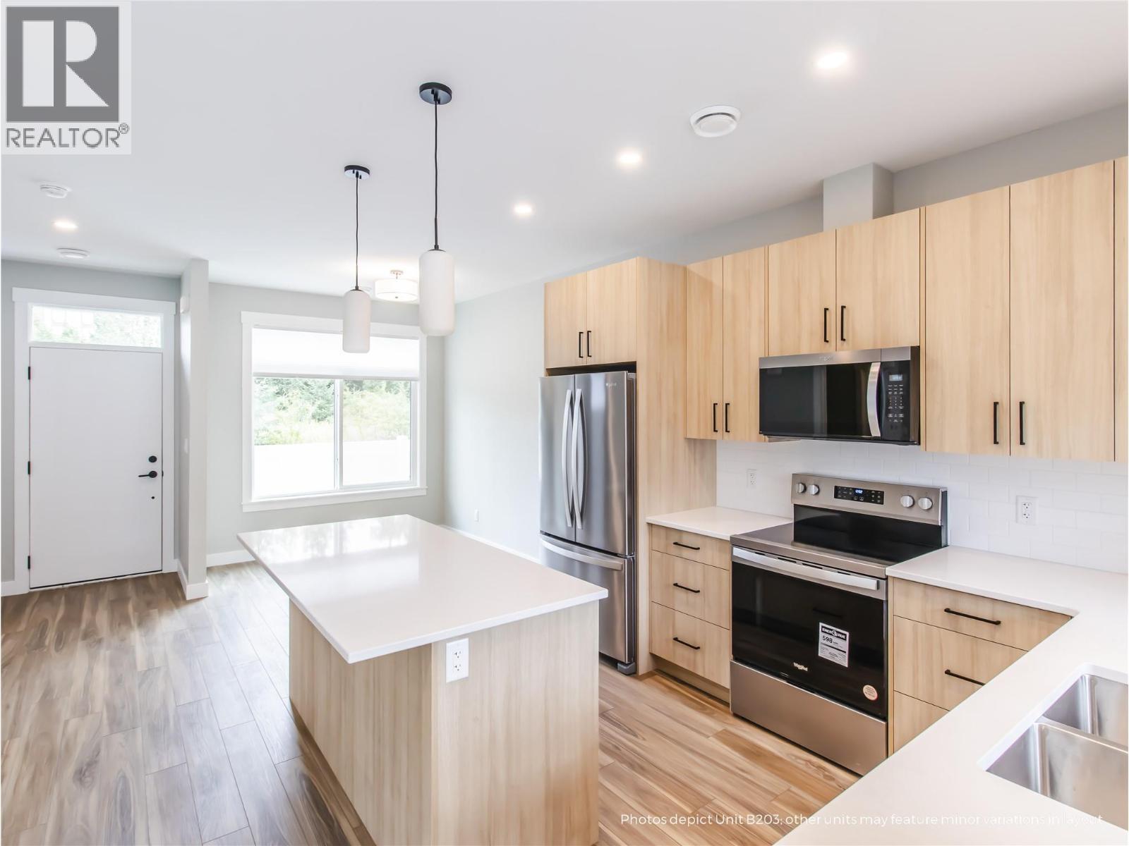 2110 11 Avenue Ne Unit# B201, Salmon Arm, BC - Indoor Photo Showing Kitchen With Double Sink With Upgraded Kitchen