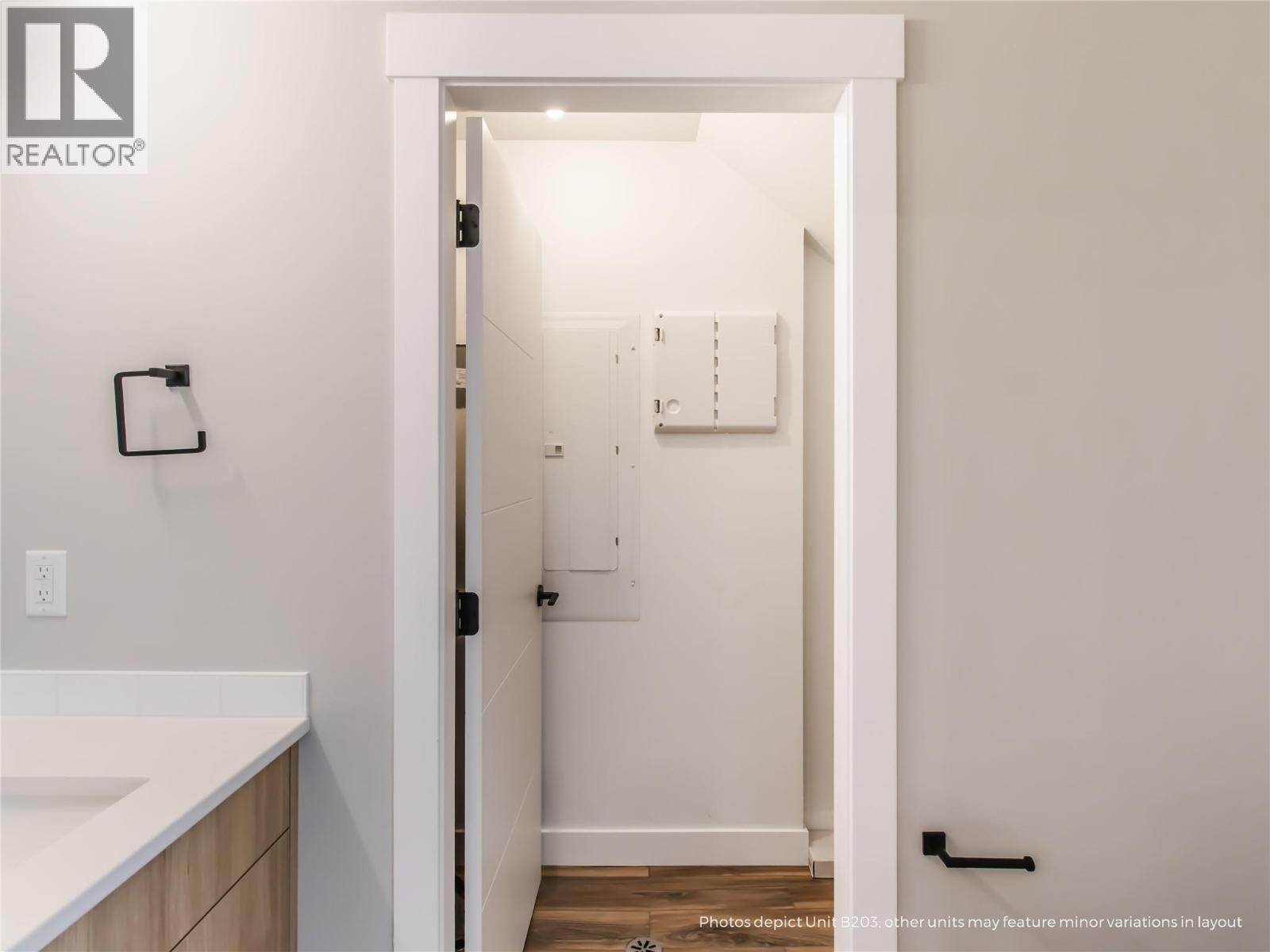 2110 11 Avenue Ne Unit# B201, Salmon Arm, BC - Indoor Photo Showing Bathroom