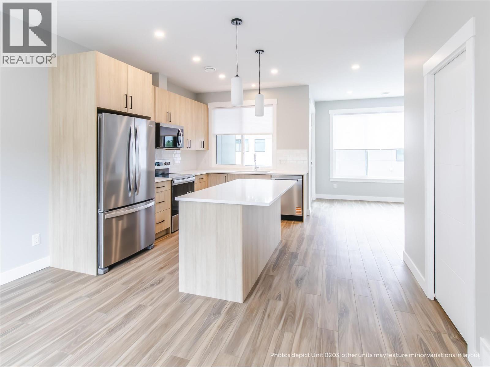 2110 11 Avenue Ne Unit# B201, Salmon Arm, BC - Indoor Photo Showing Kitchen With Upgraded Kitchen