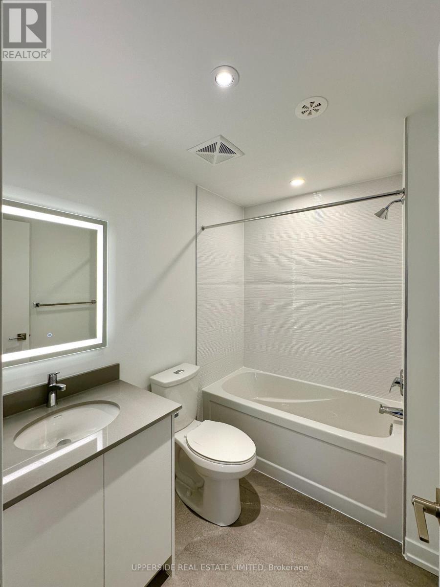 41 - 30 Calamint Lane, Toronto, ON - Indoor Photo Showing Bathroom
