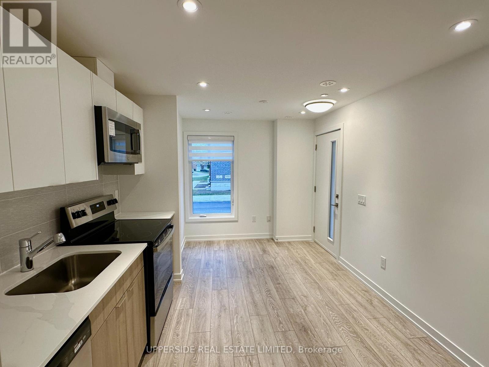 41 - 30 Calamint Lane, Toronto, ON - Indoor Photo Showing Kitchen