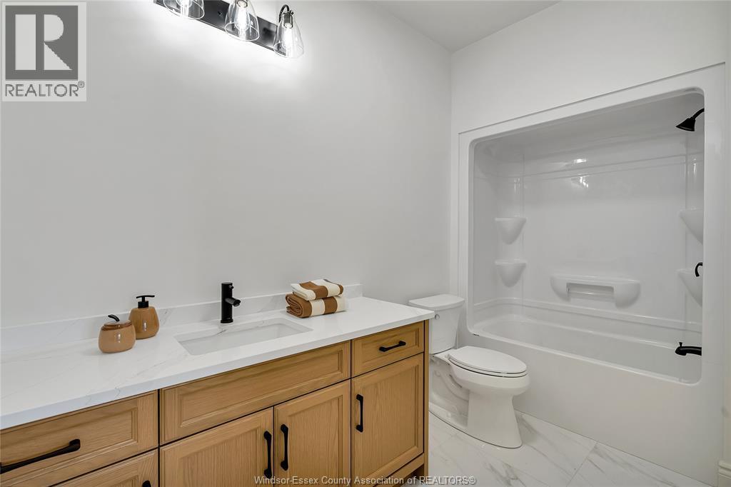 633 Summit Street, Lakeshore, ON - Indoor Photo Showing Bathroom
