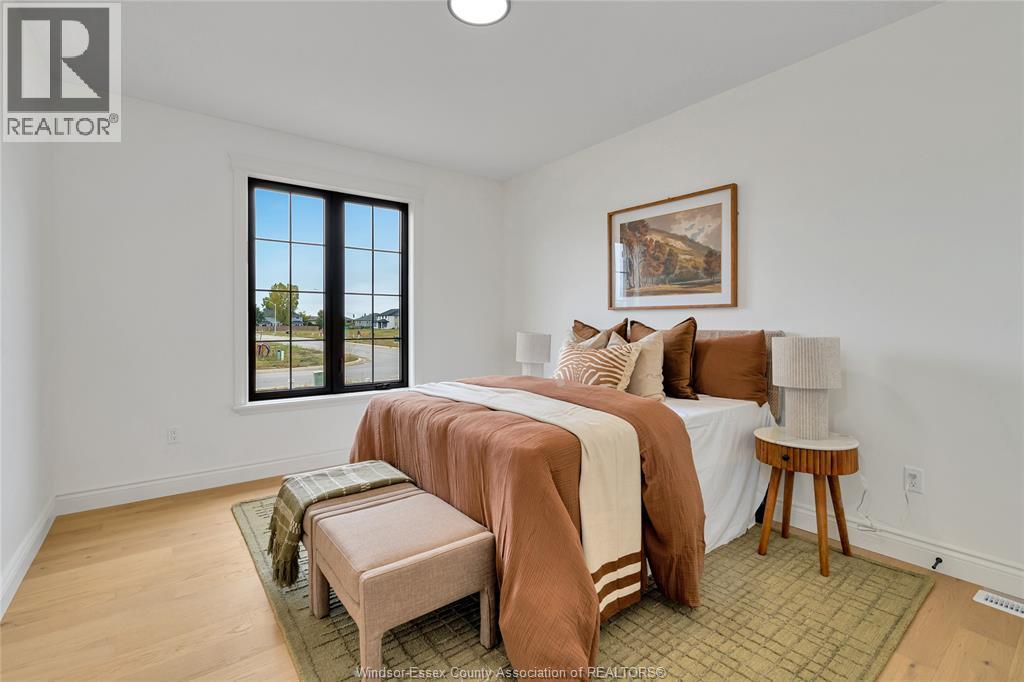 633 Summit Street, Lakeshore, ON - Indoor Photo Showing Bedroom