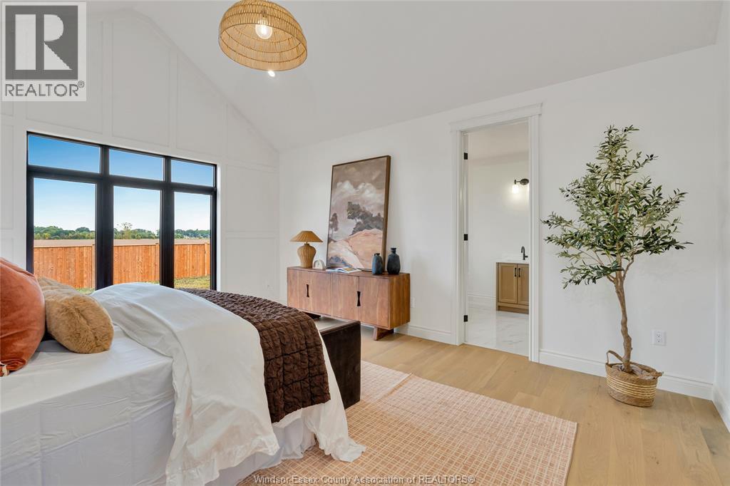 633 Summit Street, Lakeshore, ON - Indoor Photo Showing Bedroom