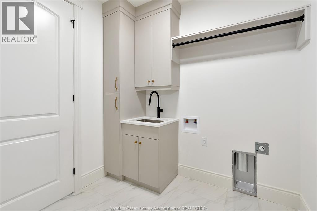 633 Summit Street, Lakeshore, ON - Indoor Photo Showing Other Room