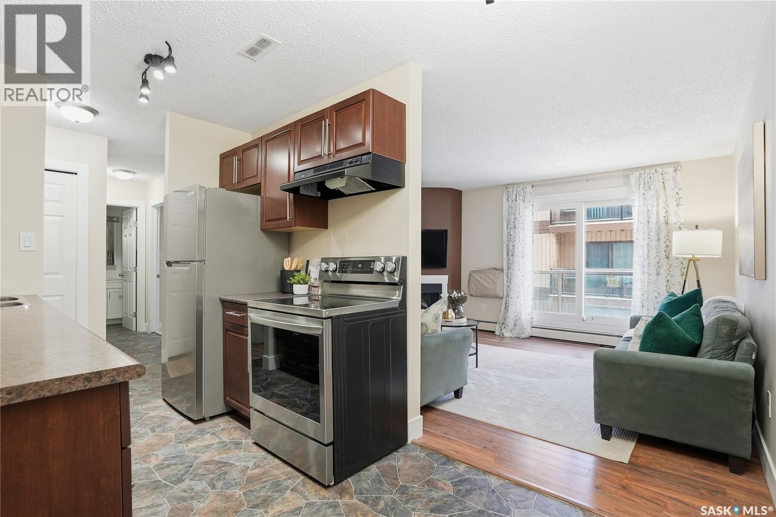 15 274 Pinehouse Drive, Saskatoon, SK - Indoor Photo Showing Kitchen