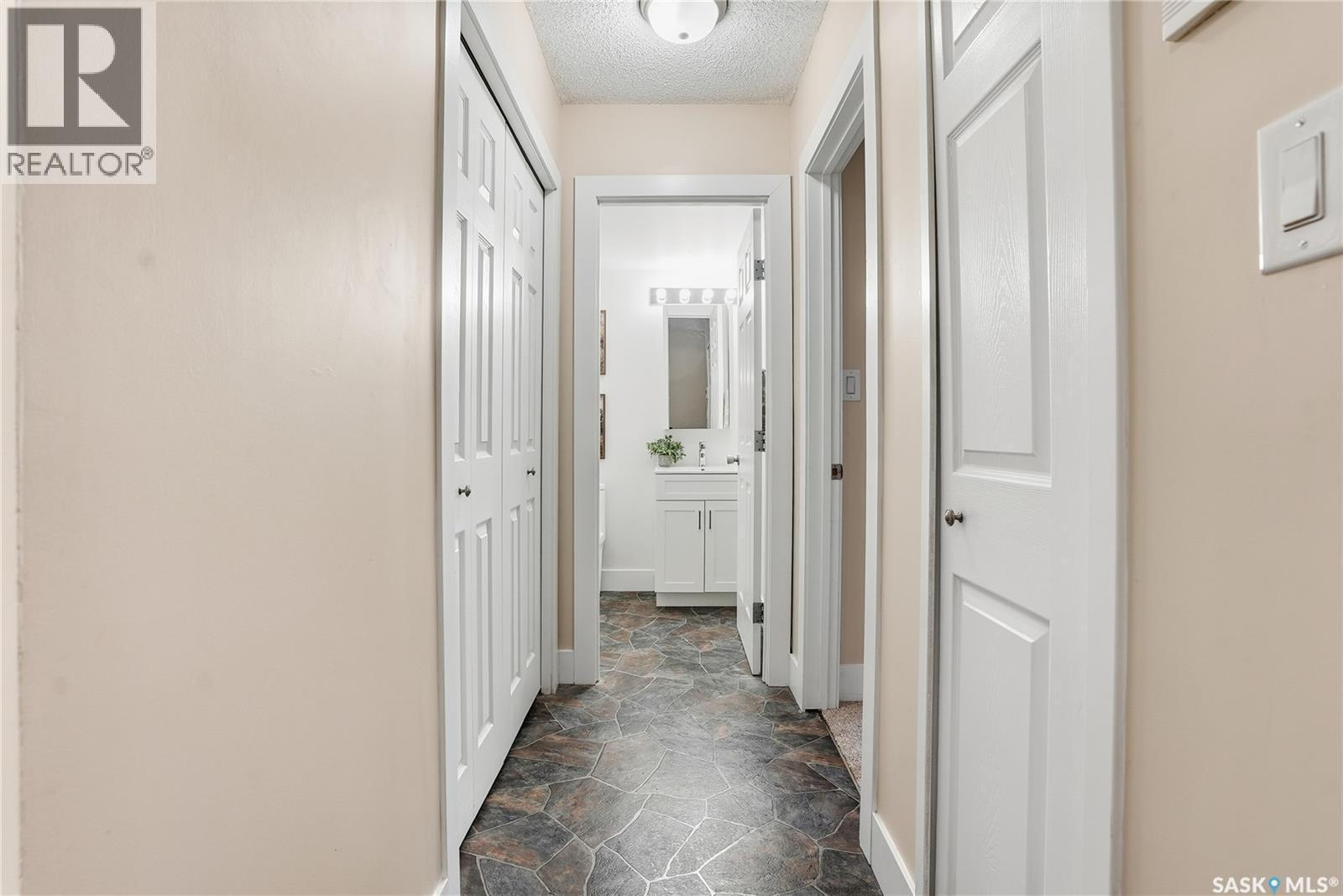 15 274 Pinehouse Drive, Saskatoon, SK - Indoor Photo Showing Other Room