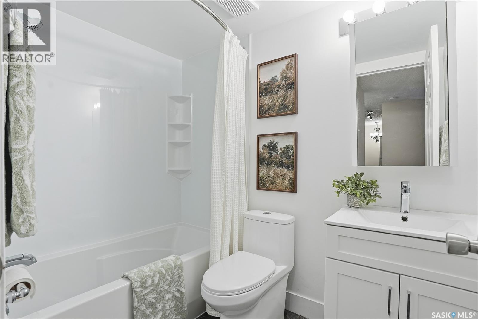 15 274 Pinehouse Drive, Saskatoon, SK - Indoor Photo Showing Bathroom