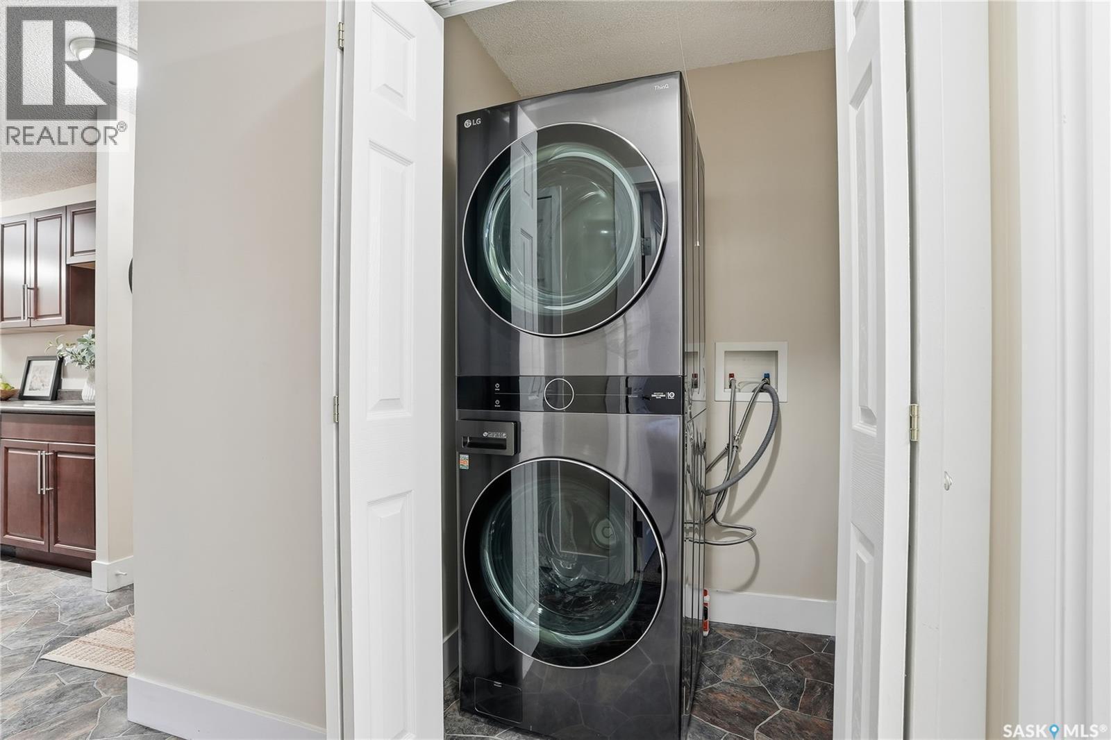 15 274 Pinehouse Drive, Saskatoon, SK - Indoor Photo Showing Laundry Room