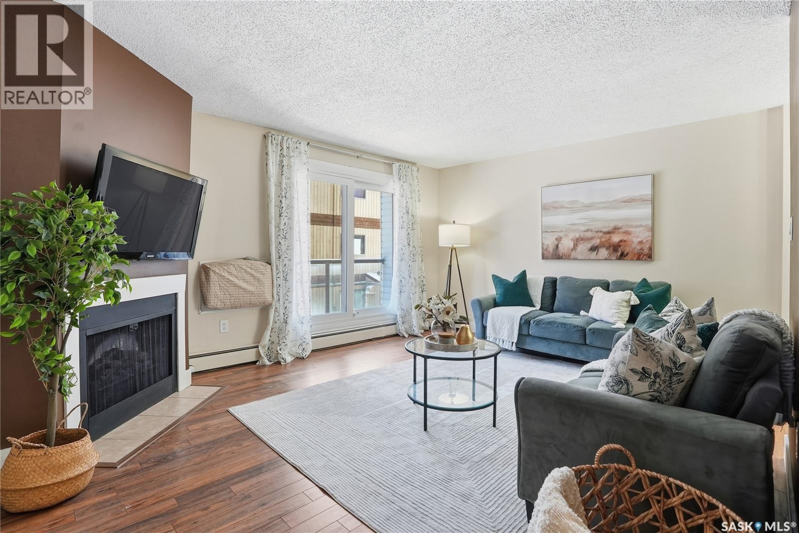 15 274 Pinehouse Drive, Saskatoon, SK - Indoor Photo Showing Living Room With Fireplace