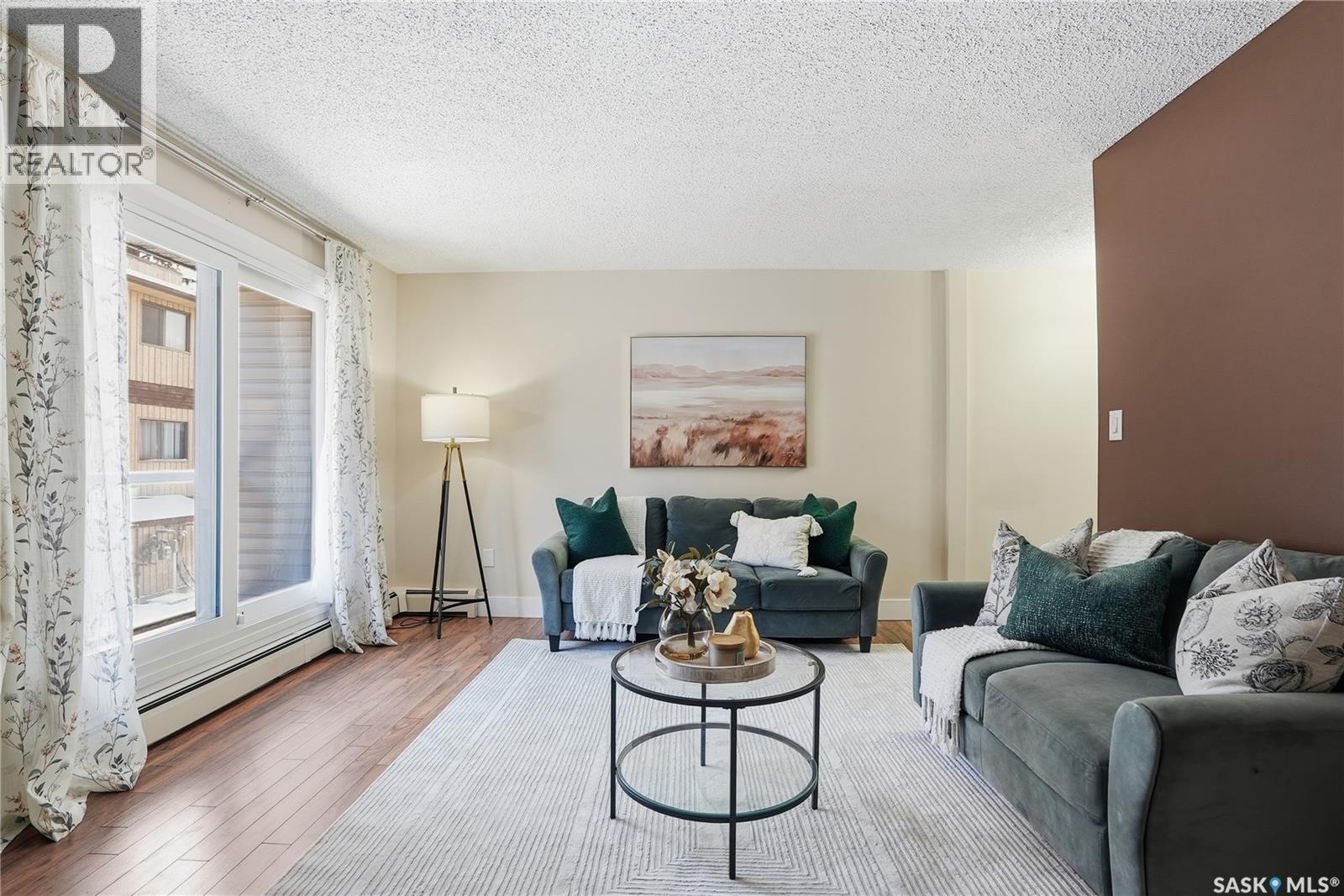 15 274 Pinehouse Drive, Saskatoon, SK - Indoor Photo Showing Living Room