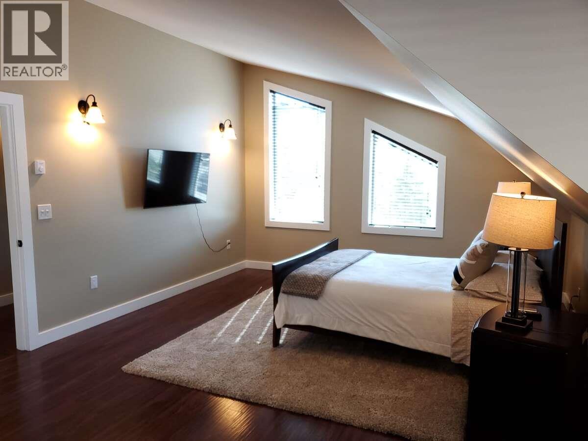 9200 Shale Avenue, Summerland, BC