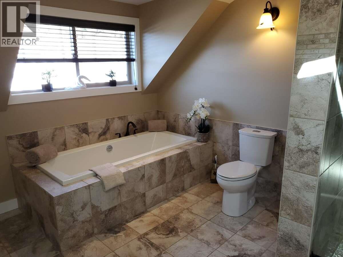 9200 Shale Avenue, Summerland, BC