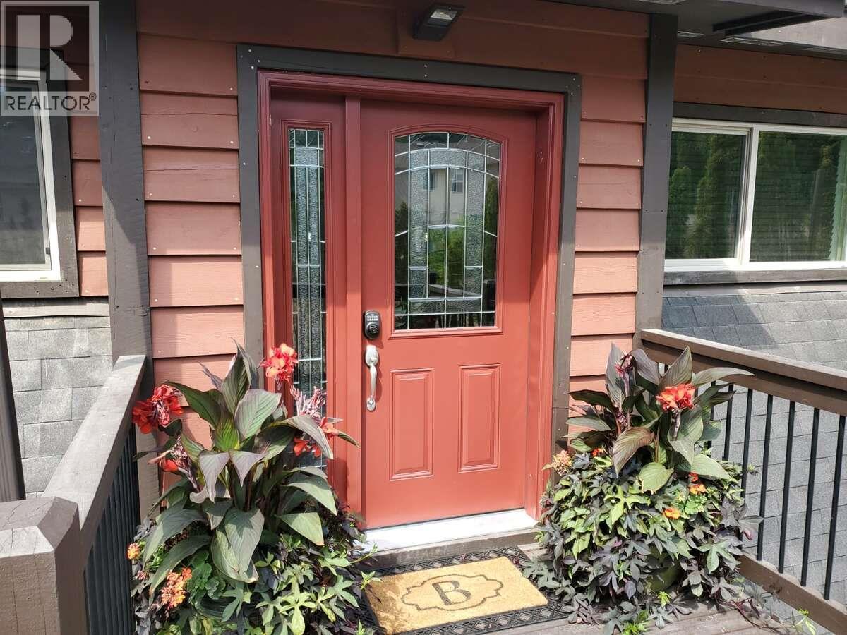 9200 Shale Avenue, Summerland, BC