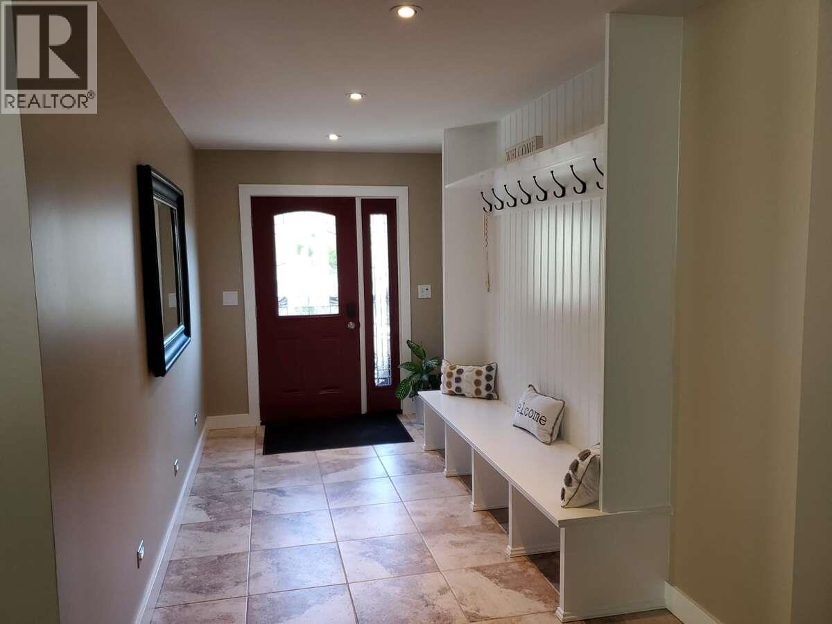 9200 Shale Avenue, Summerland, BC