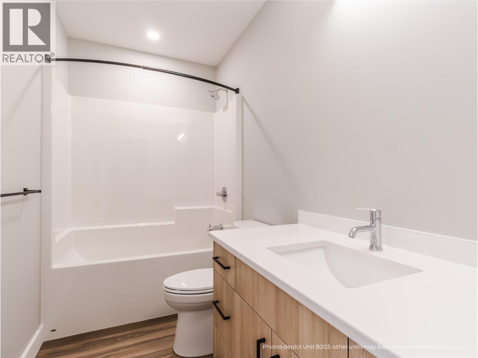2110 11 Avenue Ne Unit# B204, Salmon Arm, BC - Indoor Photo Showing Bathroom