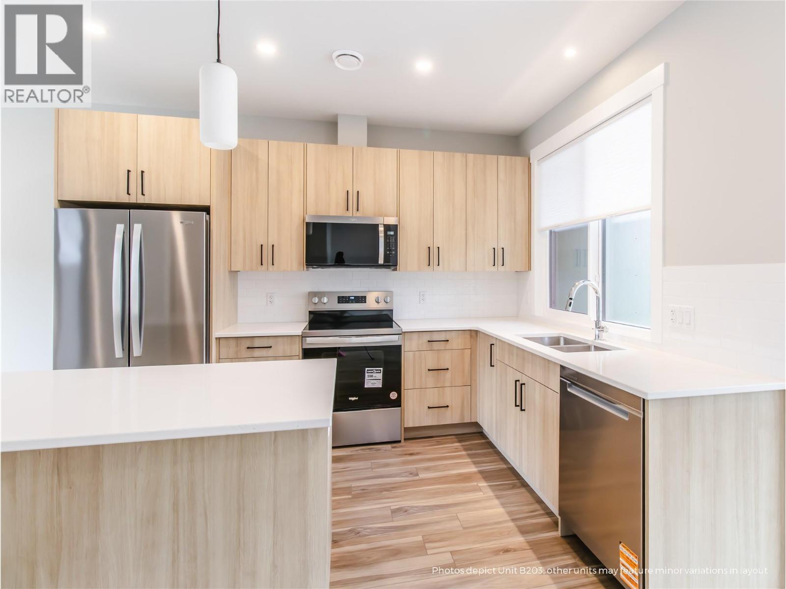 2110 11 Avenue Ne Unit# B204, Salmon Arm, BC - Indoor Photo Showing Kitchen With Double Sink