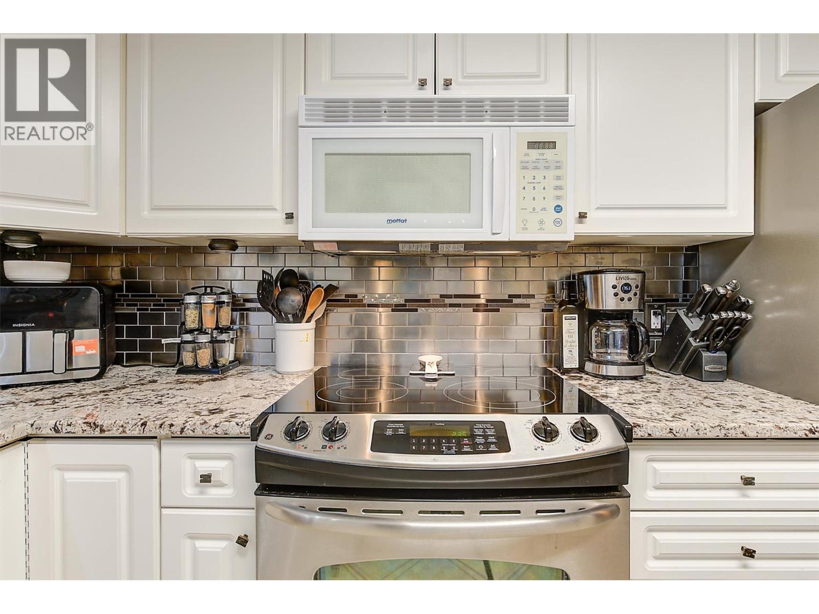 1964 Enterprise Way Unit# 309, Kelowna, BC - Indoor Photo Showing Kitchen With Upgraded Kitchen