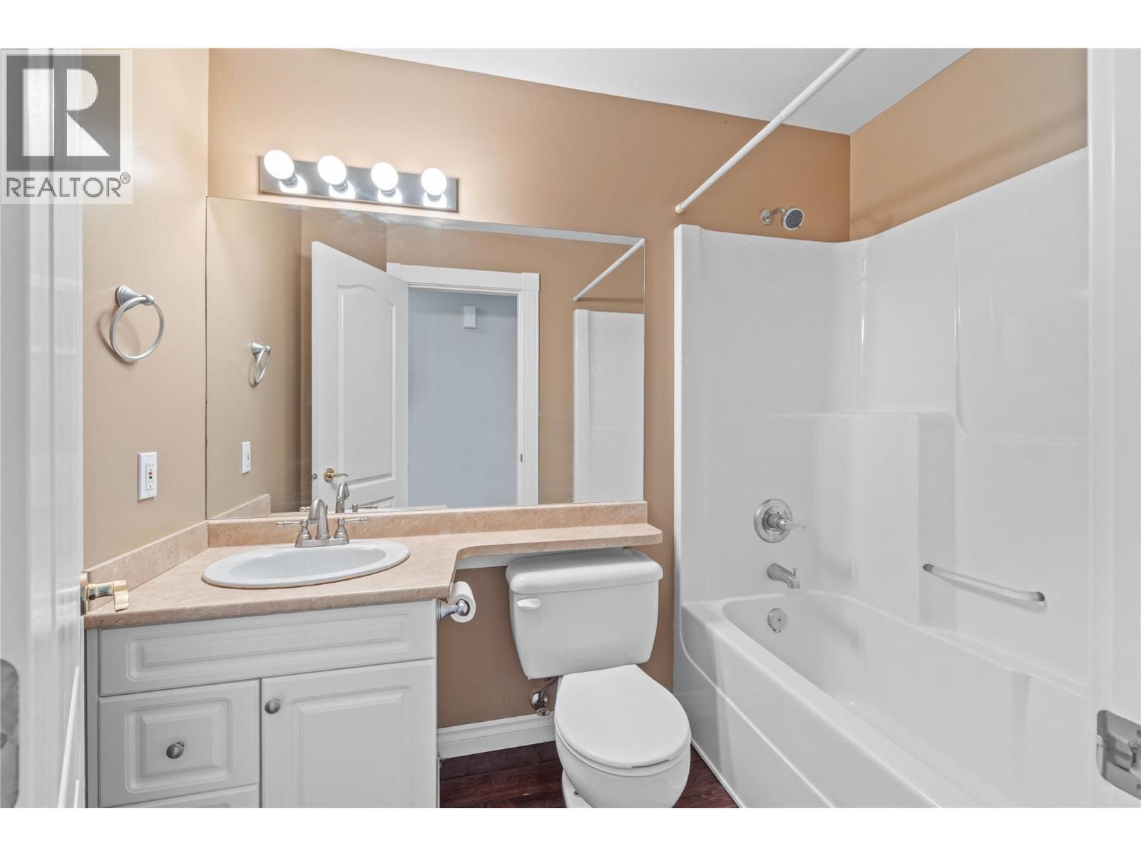 875 Sahali Terrace Unit# 310 Lot# 42, Kamloops, BC - Indoor Photo Showing Bathroom