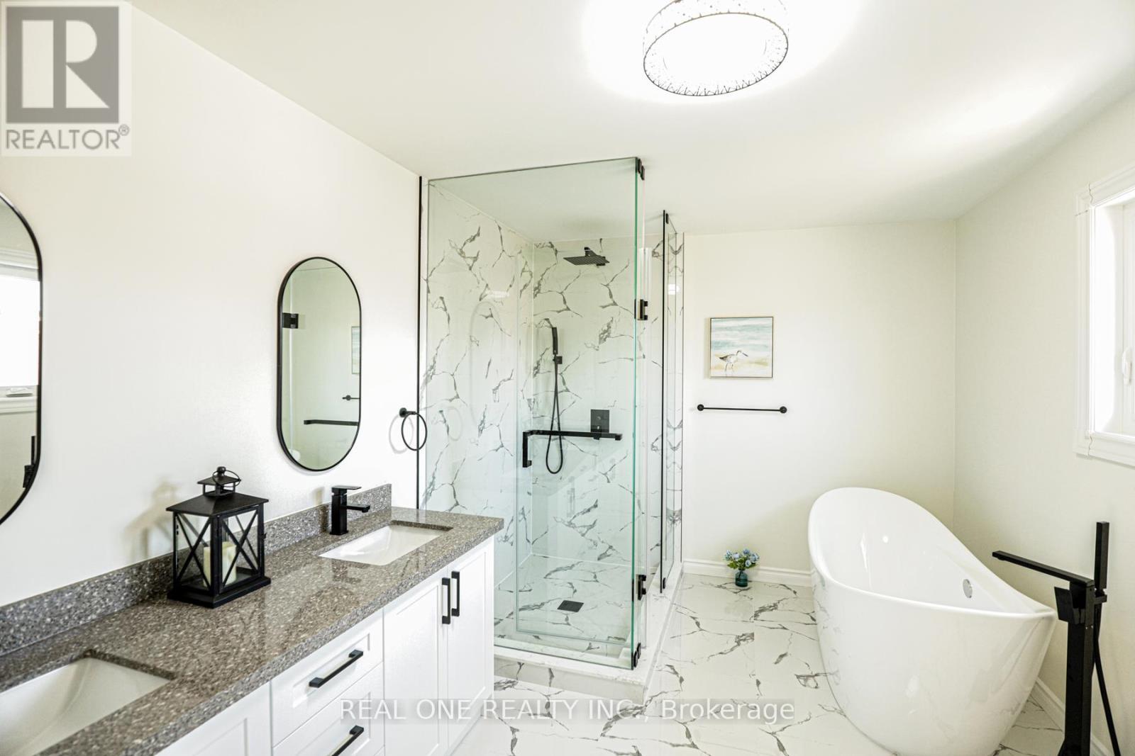 621 Winterton Way, Mississauga, ON - Indoor Photo Showing Bathroom