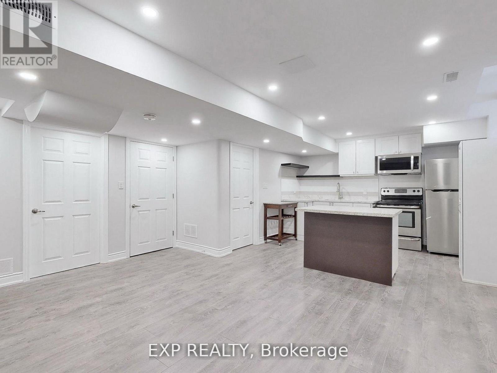 35 Perdita Road N, Brampton, ON - Indoor Photo Showing Kitchen