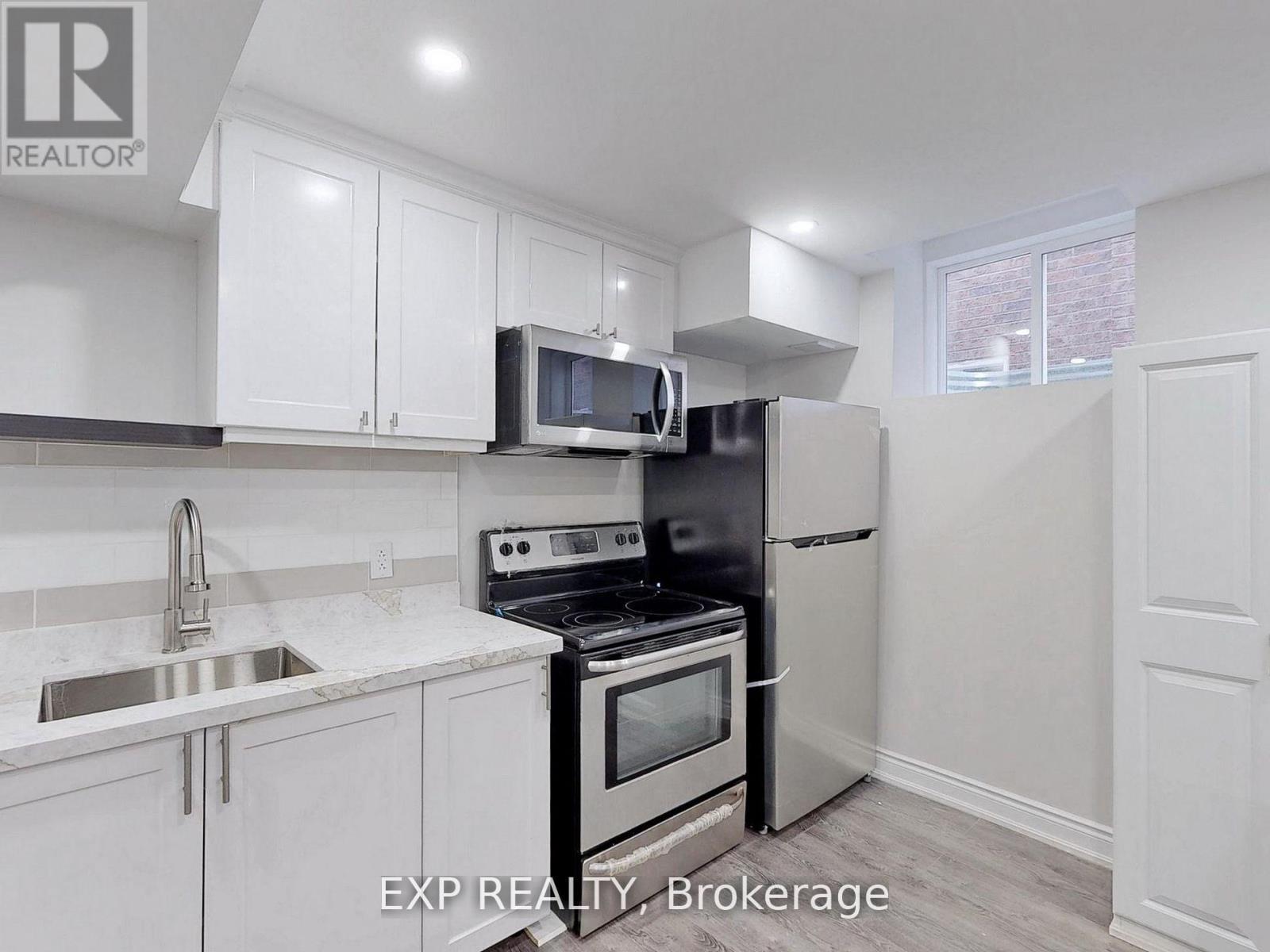 35 Perdita Road N, Brampton, ON - Indoor Photo Showing Kitchen