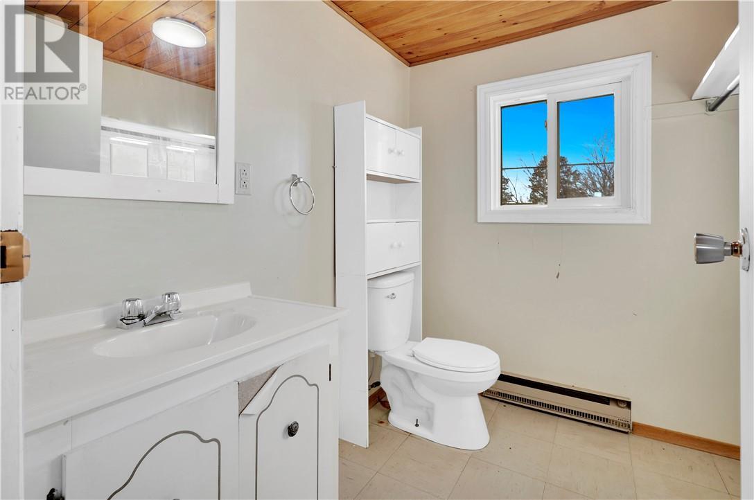 165 Cedar Street, Massey, ON - Indoor Photo Showing Bathroom