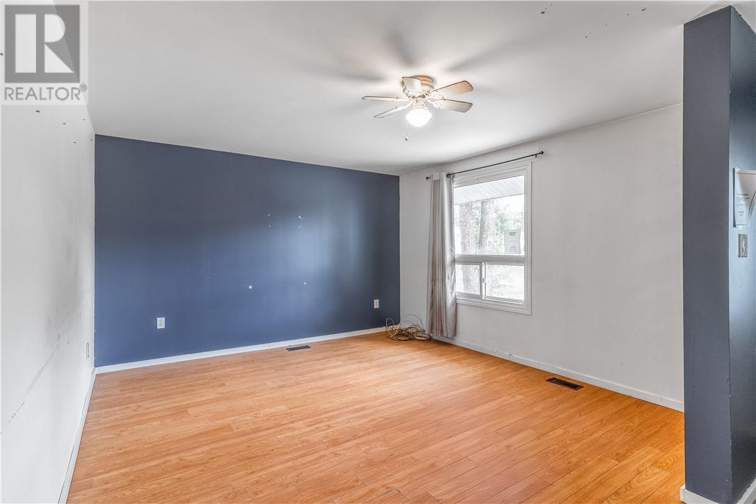 13 Arnold, Lively, ON - Indoor Photo Showing Other Room